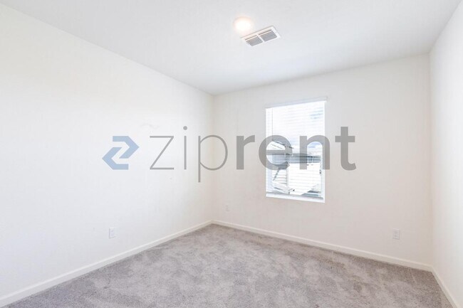 Building Photo - Unit