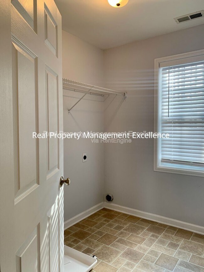 Building Photo - 110 Caribbean CT'