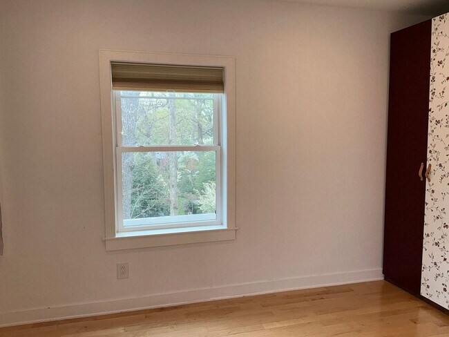 Building Photo - Fully remodeled 4BR 2.5BA colonial in 4 corners area of Silver Spring