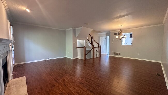 Building Photo - Lovely 3 bed, 2.5 bath townhouse in Seven ...