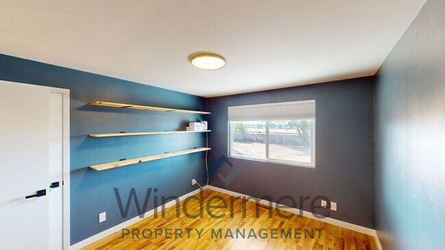 Building Photo - 2348 Frazier Dr