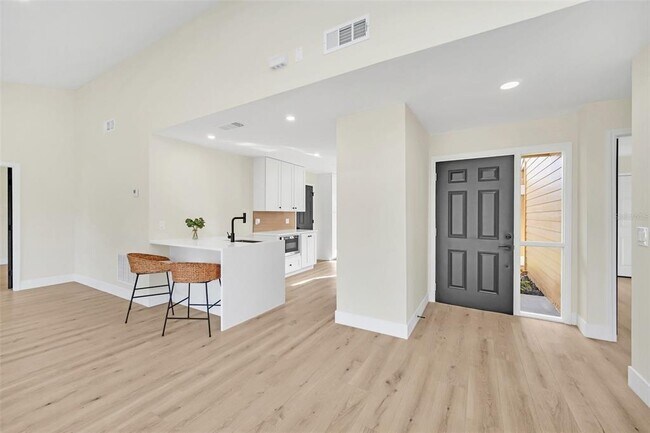 Building Photo - 8244 Limetree Ct