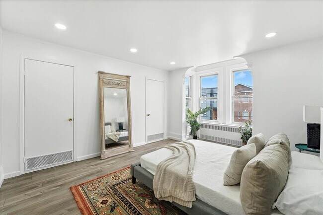 Building Photo - 283 GRIFFITH St