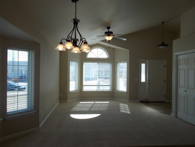 Building Photo - 5 Bed/ 3 Bath/ 2 Car Garage Open Floor Plan Home in Billings Heights