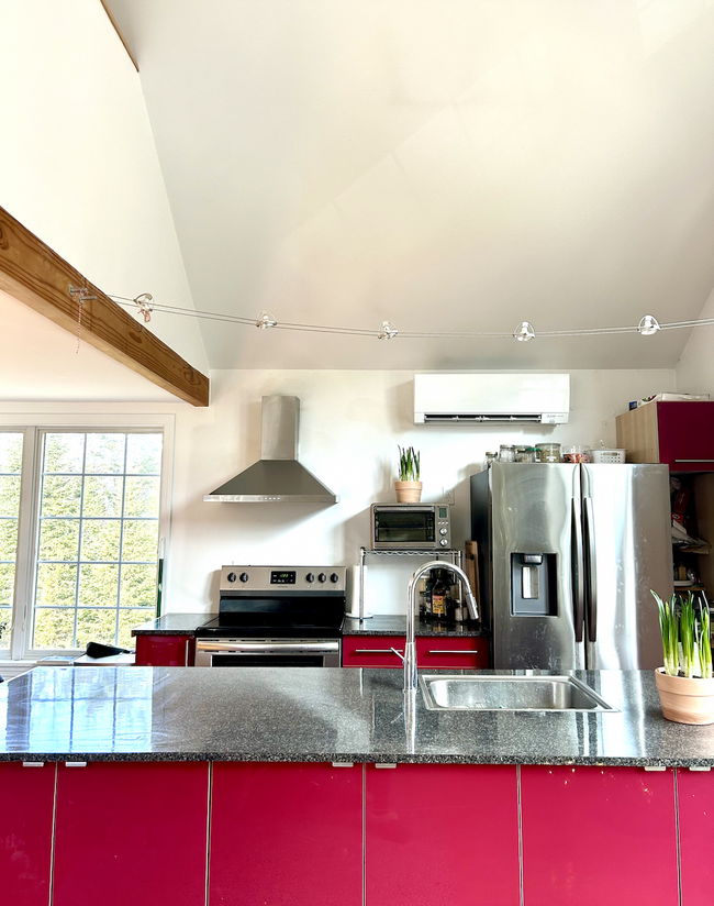 Full kitchen with new stainless steel appliances - 67 Regatta Dr