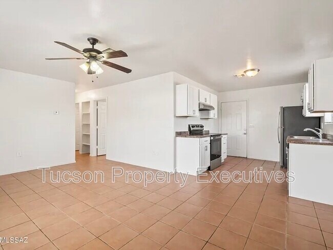 Building Photo - 1107 W Sonora St