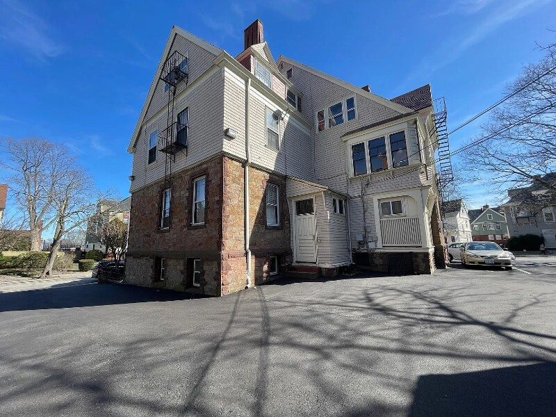 Building Photo - 314 Angell St