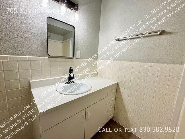 Building Photo - 705 Sunrise Ave