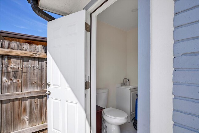 Building Photo - 15962 SW 138th Ct