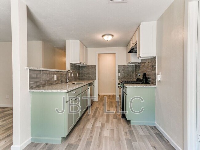 Building Photo - 4416 Meadowoak Dr