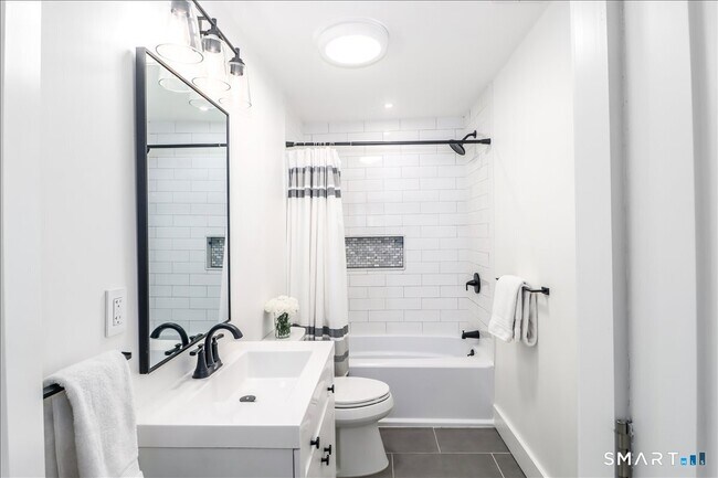 Building Photo - 58 Davenport Dr