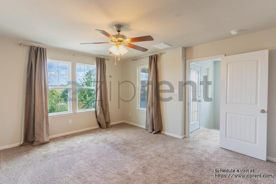 Building Photo - 215 Friendship Oak Dr