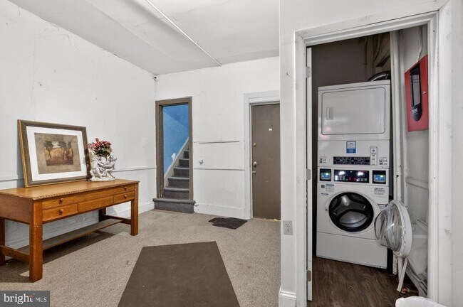 Building Photo - 2536 Amber St