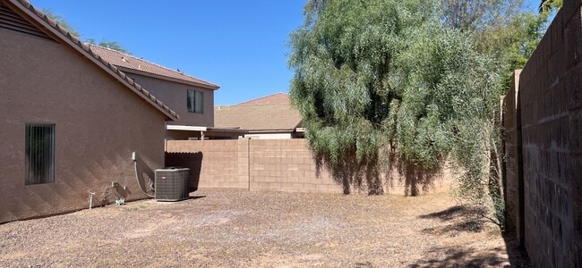Building Photo - Beautiful 3 bed, 2 bath home in convenient El Mirage neighborhood!