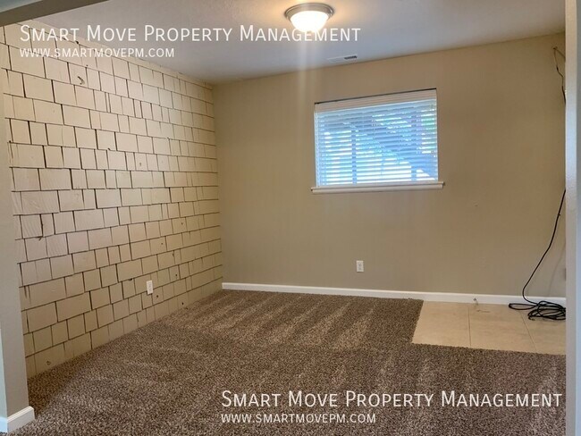 Building Photo - Upgraded split level 4 bed home in West Bench