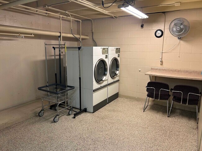 Building Photo - 2904 W 33rd St