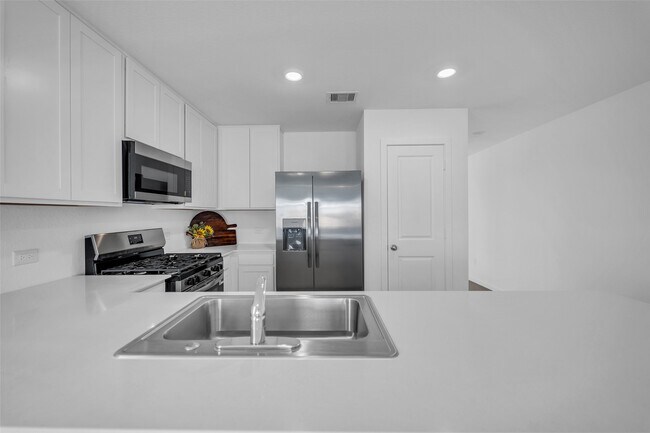 Building Photo - 26710 Willow Ln