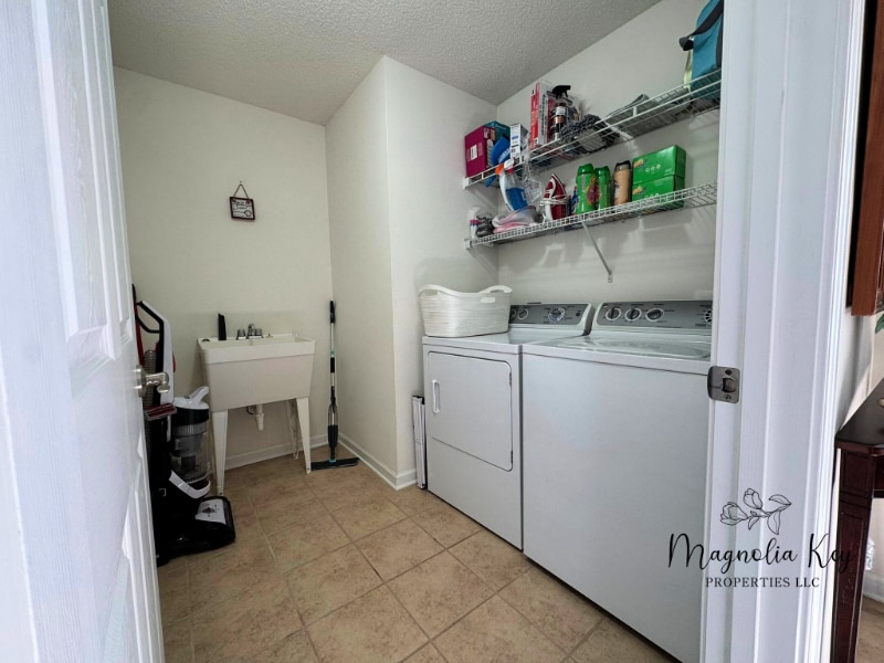 Building Photo - 765 Riverward Dr