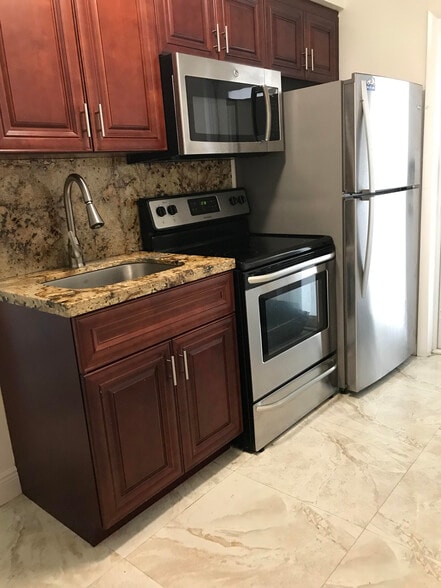 Building Photo - 3221 NE 7th St