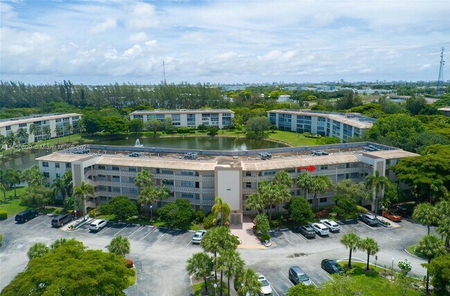 Building Photo - 1902 Bermuda Cir