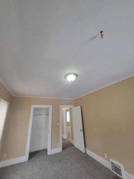 Building Photo - 8343 American St