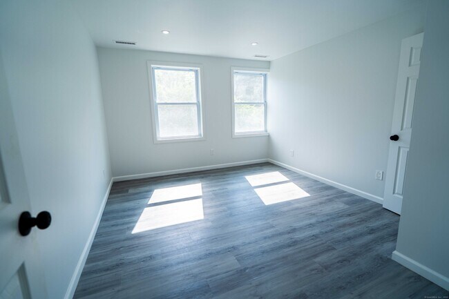 Building Photo - 187 Hillside Ave