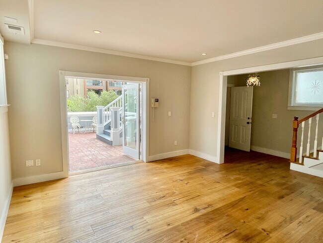 Building Photo - 5BR/3.5BA Elegant Presidio Heights Home! Flat Yard! 2 Car Garage! Laundry! PROGRESSIVE