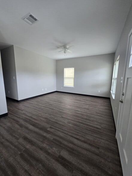 Primary Photo - 1714 Sayers St