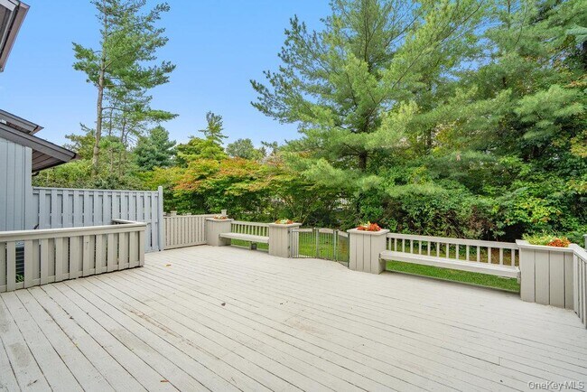 Building Photo - 90 Foxwood Dr