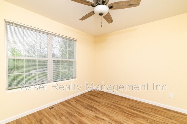 Building Photo - 910 Warrior Hill Dr