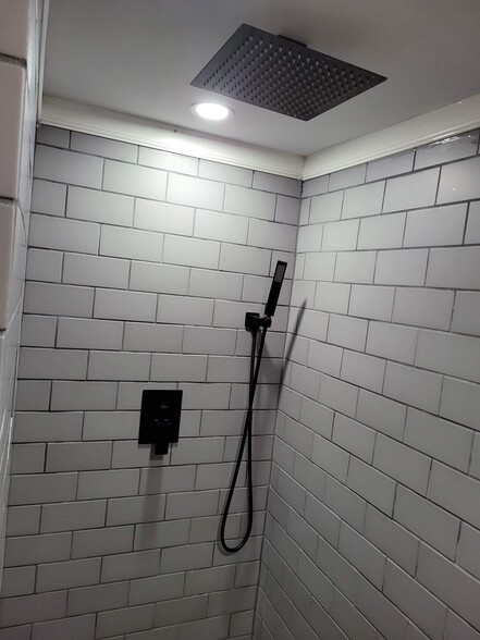 Building Photo - 153 E High St