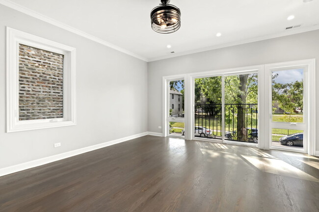 Building Photo - 4605 S Langley Ave