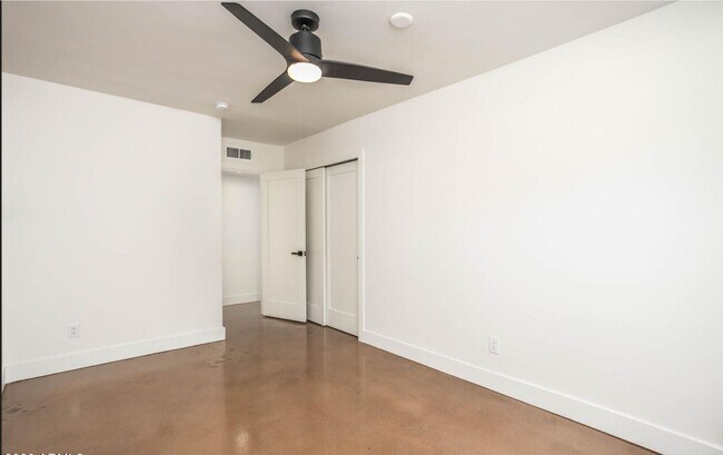 Building Photo - New Rental Price: $2,700 per month (utilities included). Special Conditions: Immediate move-in on...