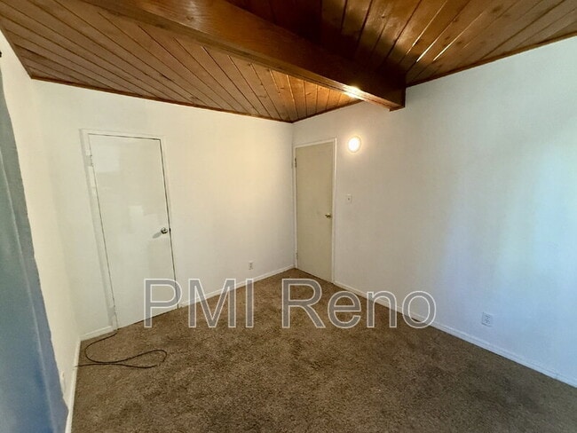 Building Photo - 335 Denslowe Dr