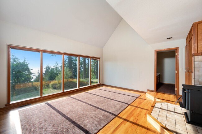 Building Photo - Beautiful home with views and in a gated c...