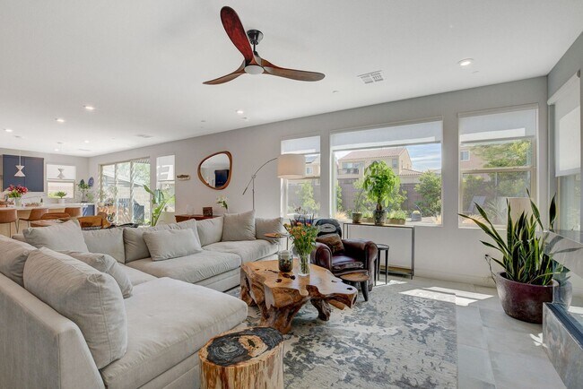 Building Photo - Amazing 2 story home in beautiful Tri Poin...