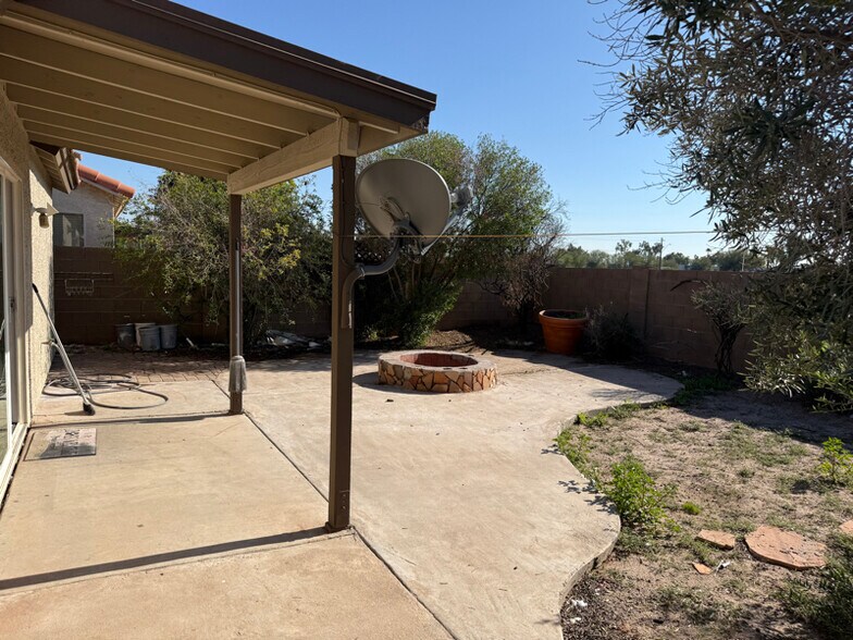 Building Photo - 8319 W Alvarado St