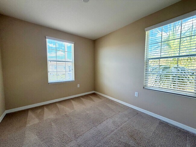 Building Photo - 3 BEDROOM 2.5 BATHROOM 1 CAR GARAGE IN PINE RIDGE AT OAK CREEK !!!