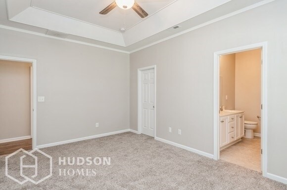 Building Photo - NOW AVAILABLE! - 156 Valerie Dr, Lincolnto...
