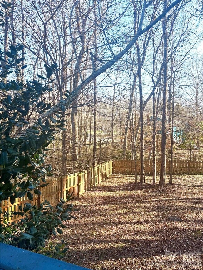 Building Photo - 3412 Armitage Dr