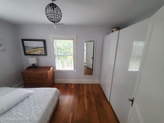 Building Photo - Winter Rental: 10A Gloucester Ave. (Utilit...