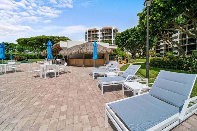 Building Photo - 899 Jeffery St