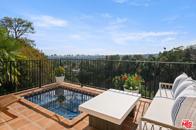 Building Photo - 1381 Summitridge Dr