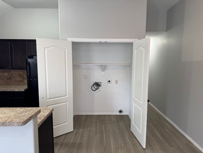 Building Photo - Charming 2 bedroom 2 bathroom Duplex in Ch...