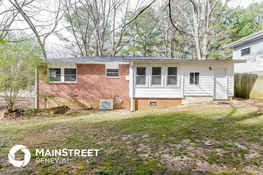 Building Photo - 6104 Holiday Blvd