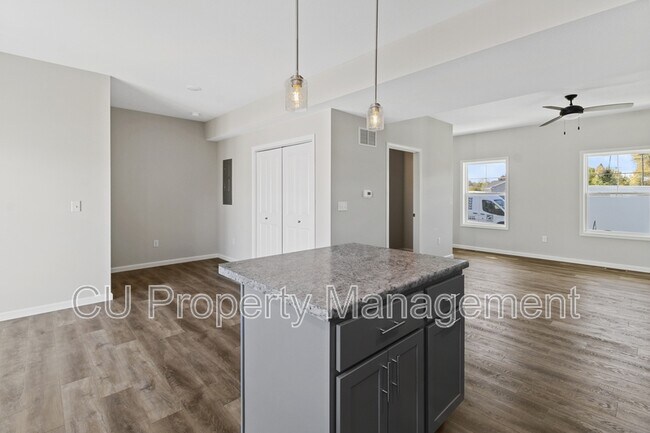 Building Photo - 1316 S Smith Rd