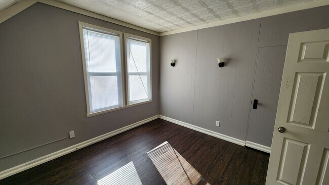 Building Photo - swingmiss