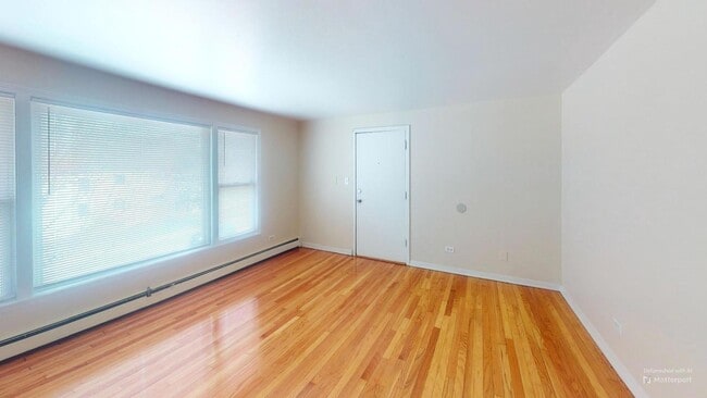 Building Photo - 875 E 87th Pl