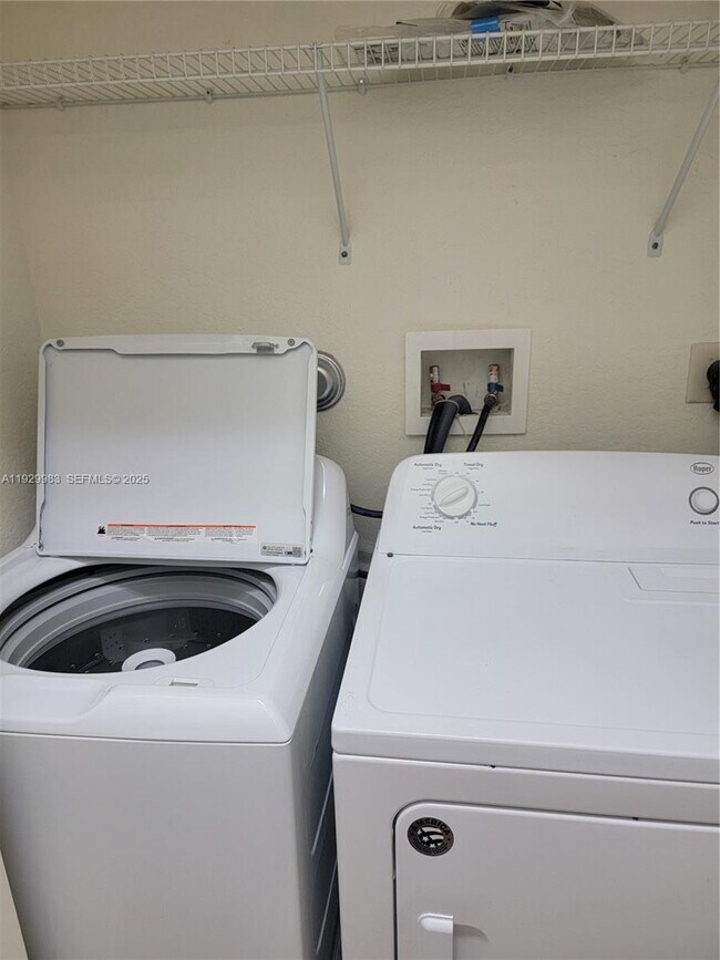 Building Photo - 2513 Stockbridge Square SW