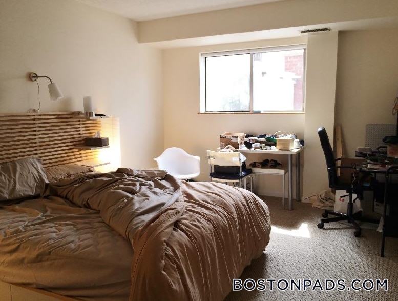 Building Photo - 345 Franklin St